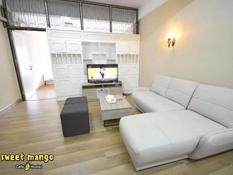 Oyo 743 Sweet Mango Cafe And Hostel Chiang Mai Exterior photo